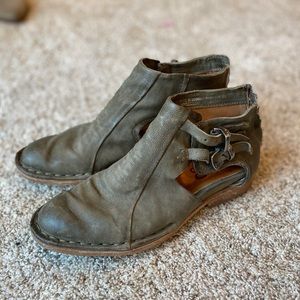 A.S. 98 Hercegovina Cut Out Booties